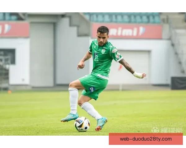 铜梁龙将签23岁若昂佩德罗