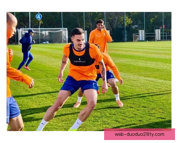 泰山沪上冬训启幕迎阿尔瓦罗礼